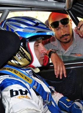 Paolo Bettini qui in auto prima di un rally A fianco durante il Bettini Day alla California   