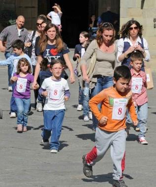 I bambini alla prese con la caccia al tesoro 