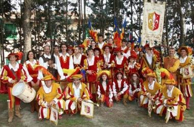 La presidente Monica Campigli e a destra foto di gruppo per la squadra giallorossa   