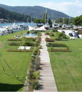 Larea della Azzurra Yachting a Fiumaretta   