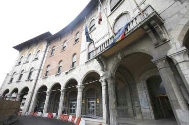 Il palazzo della Provincia in piazza Vittorio Emanuele II  