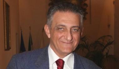 Sopra il direttore Sds Riccardo Poli A destra un consultorio    