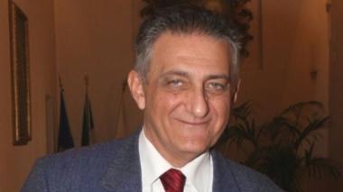 Sopra il direttore Sds Riccardo Poli A destra un consultorio