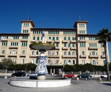 <b>COLPITO.</b> Fra gli hotel visitati dalla banda anche il Royal 