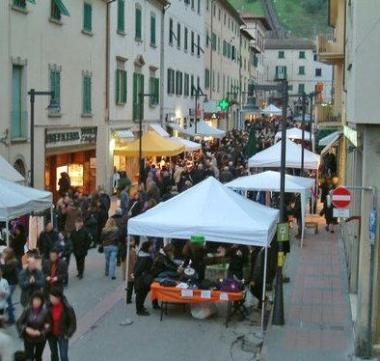Sconti in piazza con il mercato Lo Sbarazzo
