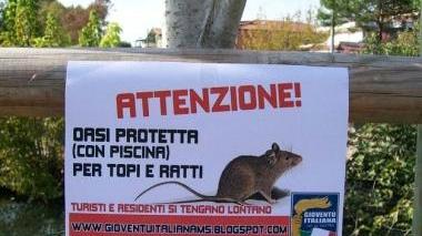 Il cartello messo da Gioventù Italiana