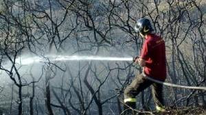 Vigile del fuoco al lavoro