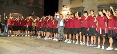 A sinistra la presentazione dei giocatori e sopra Gianfranco Donnini  