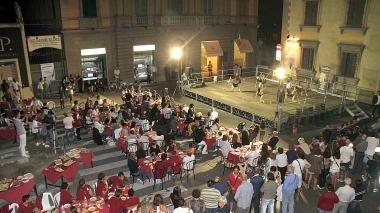 La festa con la cena di mercoledì sul Piazzone e i rappresentanti istituzionali invitati sul palco