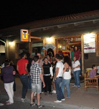 <b>LOCALE. </b>Ragazzi al Priscilla Caff&egrave;     