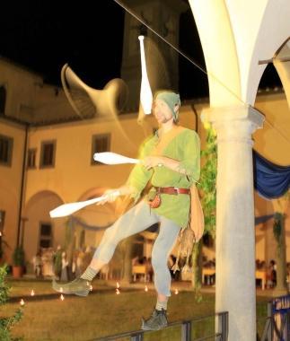 Un momento degli spettacoli durante la cena propiziatoria di mercoled&igrave; 