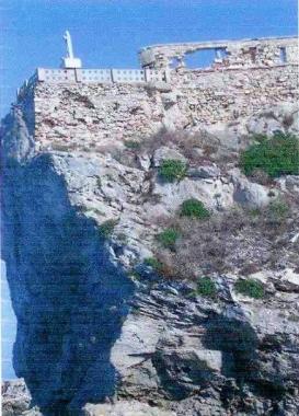 Le mura di forte Teglia seriamente danneggiate e pericolose 