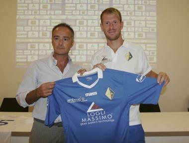  PRATO. Presentate ieri mattina le nuove maglie dell'Ac Prato per la stagione 2011/2012 ...