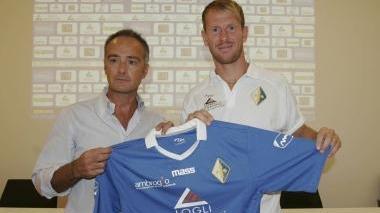 PRATO. Presentate ieri mattina le nuove maglie dell'Ac Prato per la stagione 2011/2012 ...