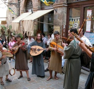 Figuranti per le vie del centro 