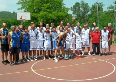<b>PATTO DACCIAIO. </b>Giocatori e tifosi insieme, con in prima fila Lanza 