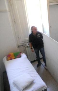 Il centro massaggi abusivo di via Tofani 