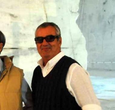 Andrea Ofretti, assessore allAmbiente del Comune Accanto, alcuni bidoncini per la raccolta porta a porta 