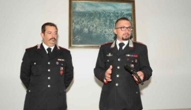 Una calibro 45 sotto il sedile dell'auto: arrestato