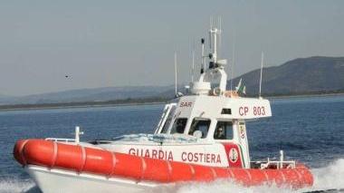 <b>SOCCORSI.</b> Motovedetta della guardia costiera