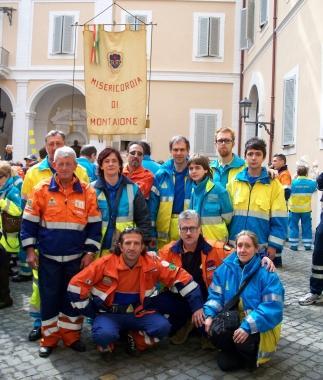 Un gruppo di volontari della Misericordia di Montaione    