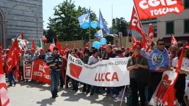 Lavoratori durante un corteo