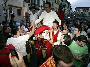 I festeggiamenti del rione Ferraia vincitore del Palio 2010 