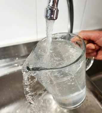 Lacqua del rubinetto 
