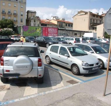 <b>PARCHEGGI. </b>Auto in sosta selvaggia  