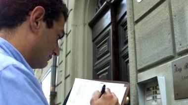 Un giovane rilevatore al lavoro durante l’ultimo censimento