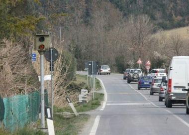 Lautovelox al centro delle polemiche e sotto la marcia lenta delle auto contro le multe 