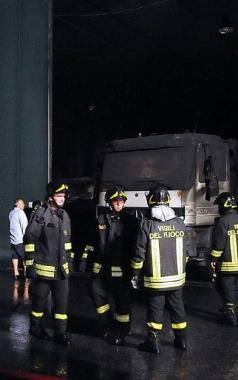 I pompieri sul luogo dellincendio 