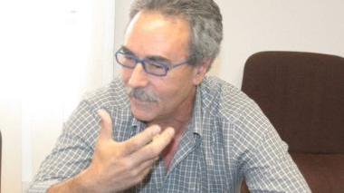 A sinistra Alfredo Fontana presidente Atl e sopra alcuni bus dell’azienda alla stazione