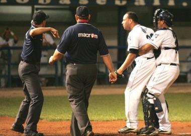 <b>SQUALIFICATO</b>. Lespulsione di Carlos Richetti da parte dellarbitro Filippi  