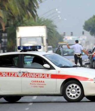 Una pattuglia dei vigili urbani                   