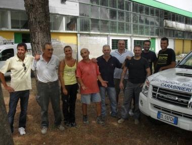 Il gruppo dei carabinieri in congedo che si sono impegnati per la sistemazione e la ripulitura dei giardini allex Ippodromo 