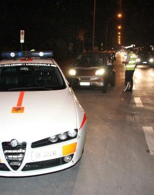 Vigili sul viale a Mare 
