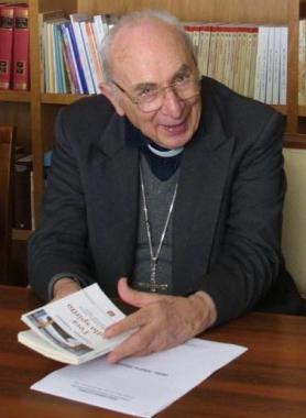 In alto accanto al titolo: mons. Ablondi. Foto piccola: il vescovo Giusti 