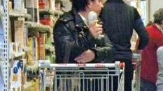 Alla cassa della Coop di viale Adua