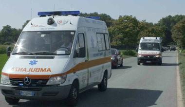 Investito da un'auto a Avenza muore ciclista di 53 anni