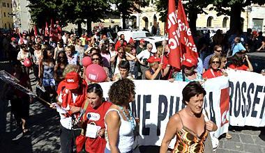 In mille in marcia al corteo della Cgil