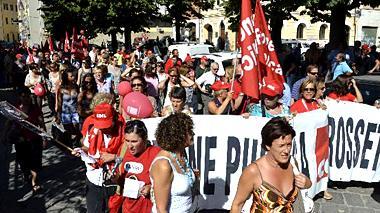 In mille in marcia al corteo della Cgil