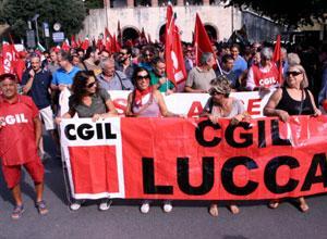 In migliaia allo sciopero della Cgil contro la manovra del governo