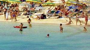 Coppia di turisti lucchesi rischiano di annegare ad Arbus