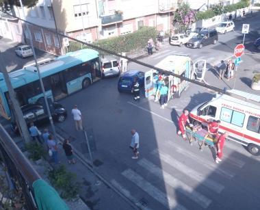 <b>SPETTACOLARE.</b> Il luogo dellimpatto tra bus e Dobl&ograve; 