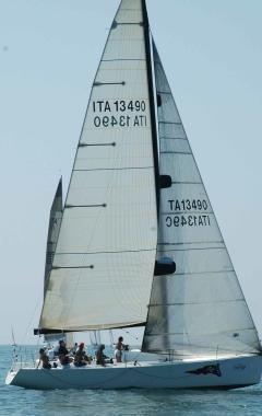 Una barca a vela (foto darchivio) 