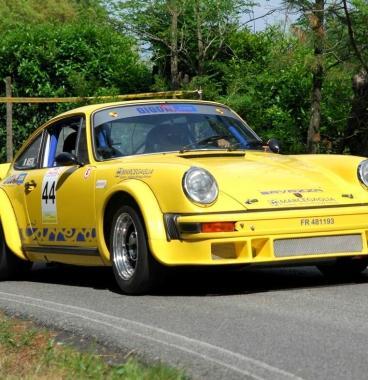 Unauto in corsa 