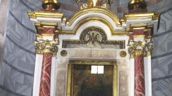 L’altare di recente restaurato sul quale sarà traslato il quadro