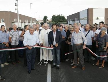Il taglio del nastro dellinsediamento produttivo a Vergaio 