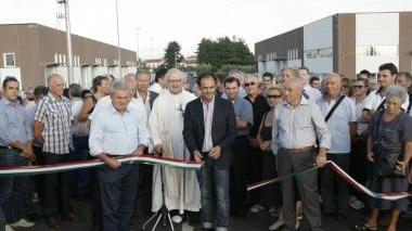 Il taglio del nastro dell’insediamento produttivo a Vergaio
